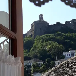 Cico &private Gjirokastër